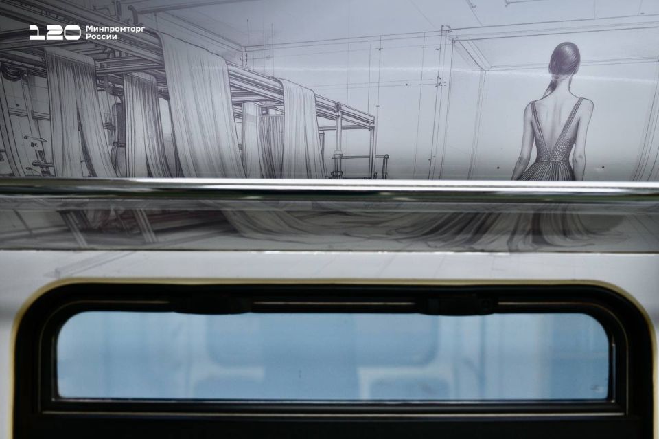 К юбилею Минпромторга России в метро запустили тематический поезд! К юбилею Минпромторга России в метро запустили тематический поезд!