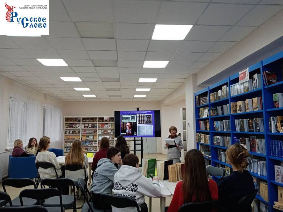 21 ноября, в читальном зале центральной городской модельной библиотеке прошел библиотечный урок «Они знают все обо всем», посвященный Дню словарей и энциклопедий 21 ноября, в читальном зале центральной городской модельной библиотеке прошел библиотечный урок «Они знают все обо всем», посвященный Дню словарей и энциклопедий