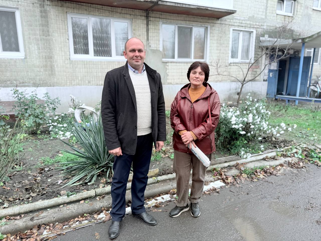 Сегодня, 21 ноября, в рамках партпроекта «Школа ЖКХ», состоялась встреча с участницей Всероссийского конкурса «Лучший дом. Лучший двор», в номинации «Лучший двор», по ул. Короленко, д.25