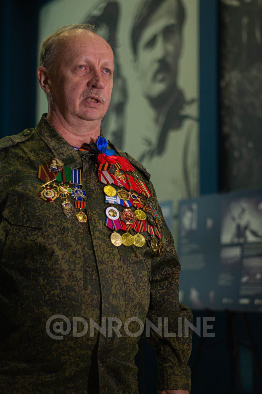 В военно-историческом музее Великой Отечественной войны представили выставочный проект «Отражение: 1941-1945», рассказывающий о фронтовых кино- и фотокорреспондентах, военных журналистах, работниках радио и художниках... В военно-историческом музее Великой Отечественной войны представили выставочный проект «Отражение: 1941-1945», рассказывающий о фронтовых кино- и фотокорреспондентах, военных журналистах, работниках радио и художниках...