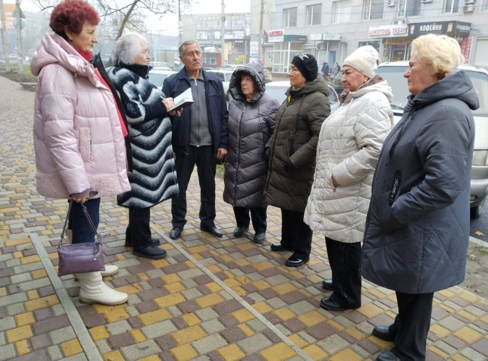 Сегодня, 21 ноября, в Червоногвардейском внутригородском районе лидер общественного мнения Галина Комар провела встречу с жителями жилого массива Горького по адресу: Свободы, 3 Сегодня, 21 ноября, в Червоногвардейском внутригородском районе лидер общественного мнения Галина Комар провела встречу с жителями жилого массива Горького по адресу: Свободы, 3
