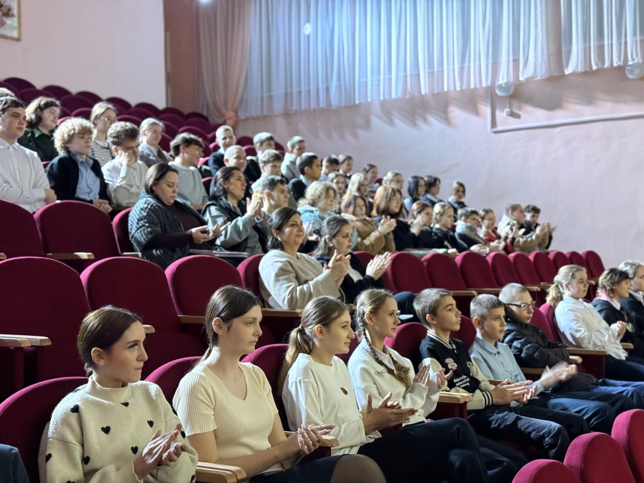 Феерия ума на брейн-ринге среди девятиклассников в Кировском Феерия ума на брейн-ринге среди девятиклассников в Кировском