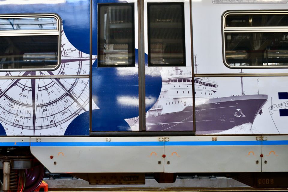 В московском метро на одну из линий вышел тематический поезд, посвященный эволюции российской промышленности В московском метро на одну из линий вышел тематический поезд, посвященный эволюции российской промышленности