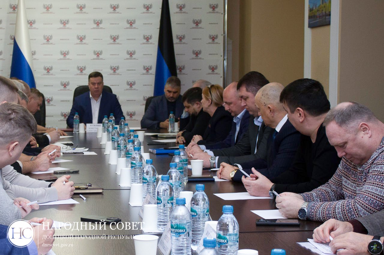 Константин Кузьмин: Провел рабочее совещание с Президиумом Народного Совета и председателями комитетов парламента Константин Кузьмин: Провел рабочее совещание с Президиумом Народного Совета и председателями комитетов парламента