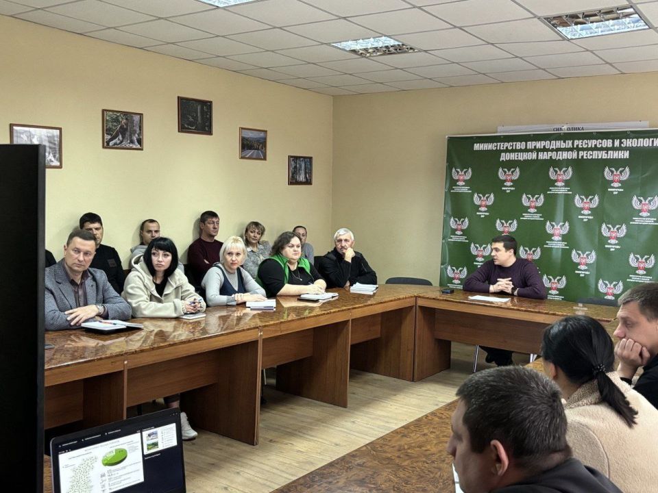 Принял на донецкой земле делегации Министерства лесного хозяйства и охраны объектов животного мира Нижегородской области во главе с Министром Романом Воробьевым и Департамента природных ресурсов и экологии Ямало-Ненецкого... Принял на донецкой земле делегации Министерства лесного хозяйства и охраны объектов животного мира Нижегородской области во главе с Министром Романом Воробьевым и Департамента природных ресурсов и экологии Ямало-Ненецкого...
