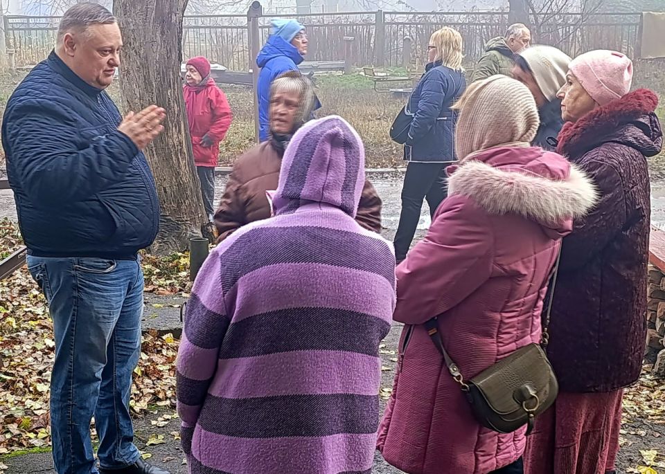 Иван Адамец: В Куйбышевском районе состоялась рабочая встреча заместителя руководителя управы Алексея Шлапака и представителей Единого регионального фонда по МКД с жителями многоквартирного дома №1 на проспекте Колхозном Иван Адамец: В Куйбышевском районе состоялась рабочая встреча заместителя руководителя управы Алексея Шлапака и представителей Единого регионального фонда по МКД с жителями многоквартирного дома №1 на проспекте Колхозном
