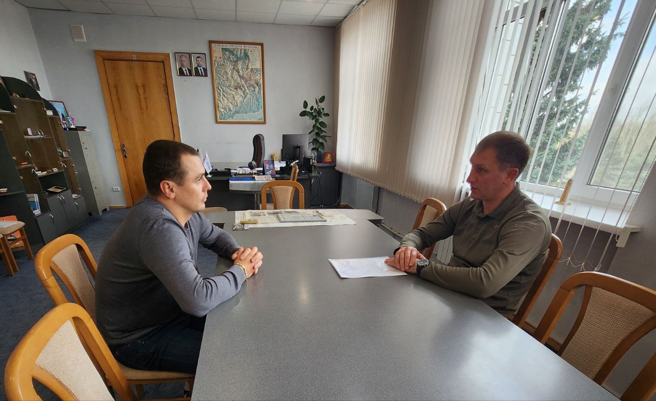 Депутат Народного Совета Евгений Белашев провел рабочую встречу с главой Шахтерского муниципального округа Александром Шатовым