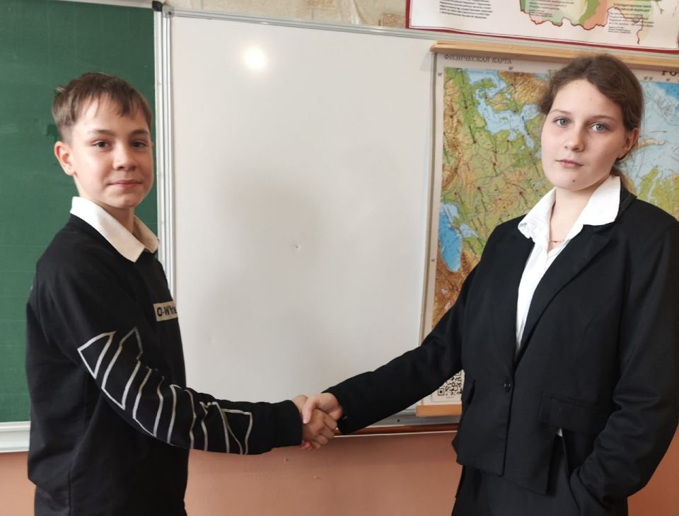 В школах Ждановки прошли занятия, посвященные Всемирному дню приветствия В школах Ждановки прошли занятия, посвященные Всемирному дню приветствия