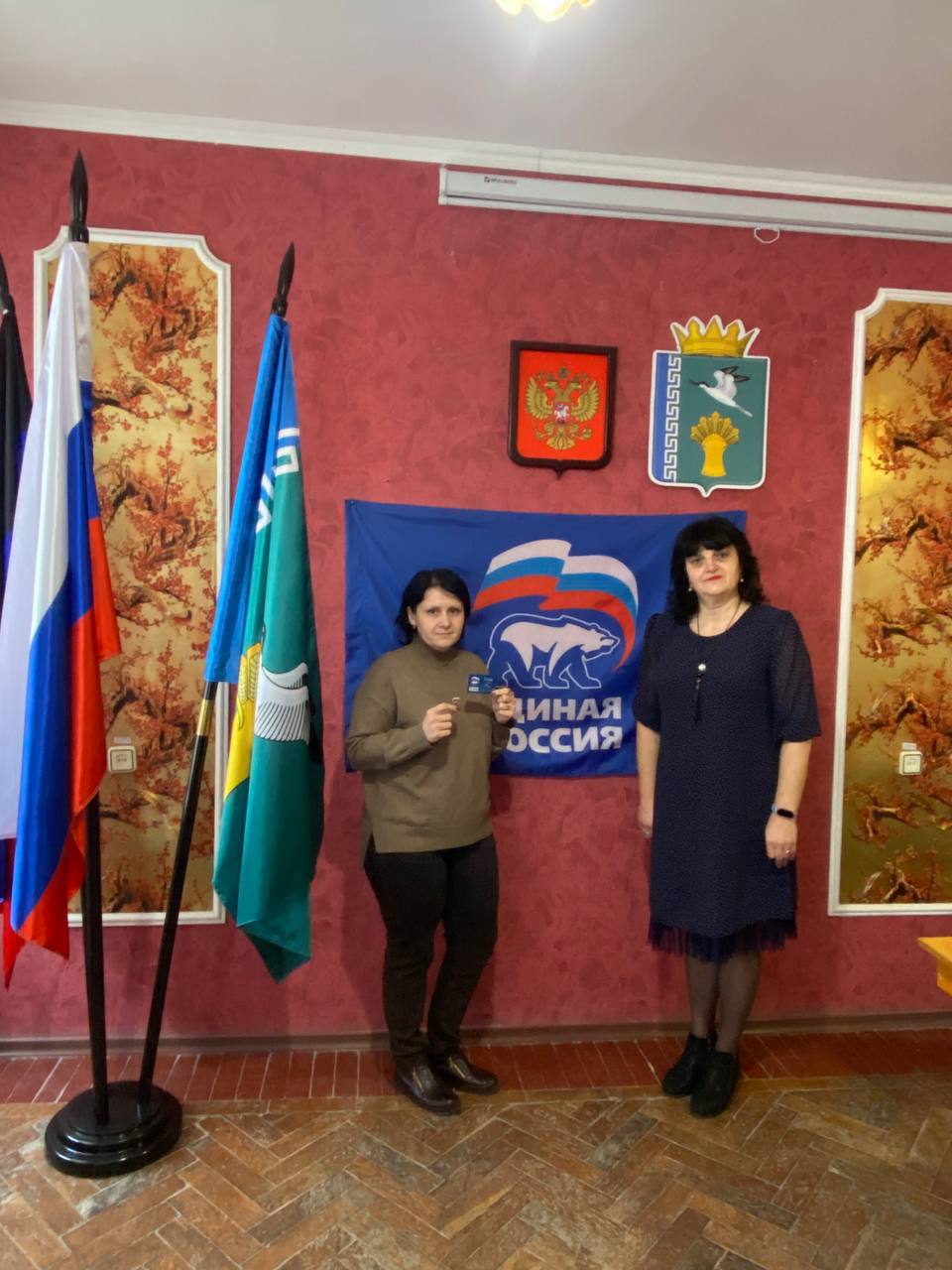 В Мангушском местном отделении Всероссийской политической партии «Единая Россия» состоялась торжественная церемония вручения партийных билетов новым членам партии В Мангушском местном отделении Всероссийской политической партии «Единая Россия» состоялась торжественная церемония вручения партийных билетов новым членам партии