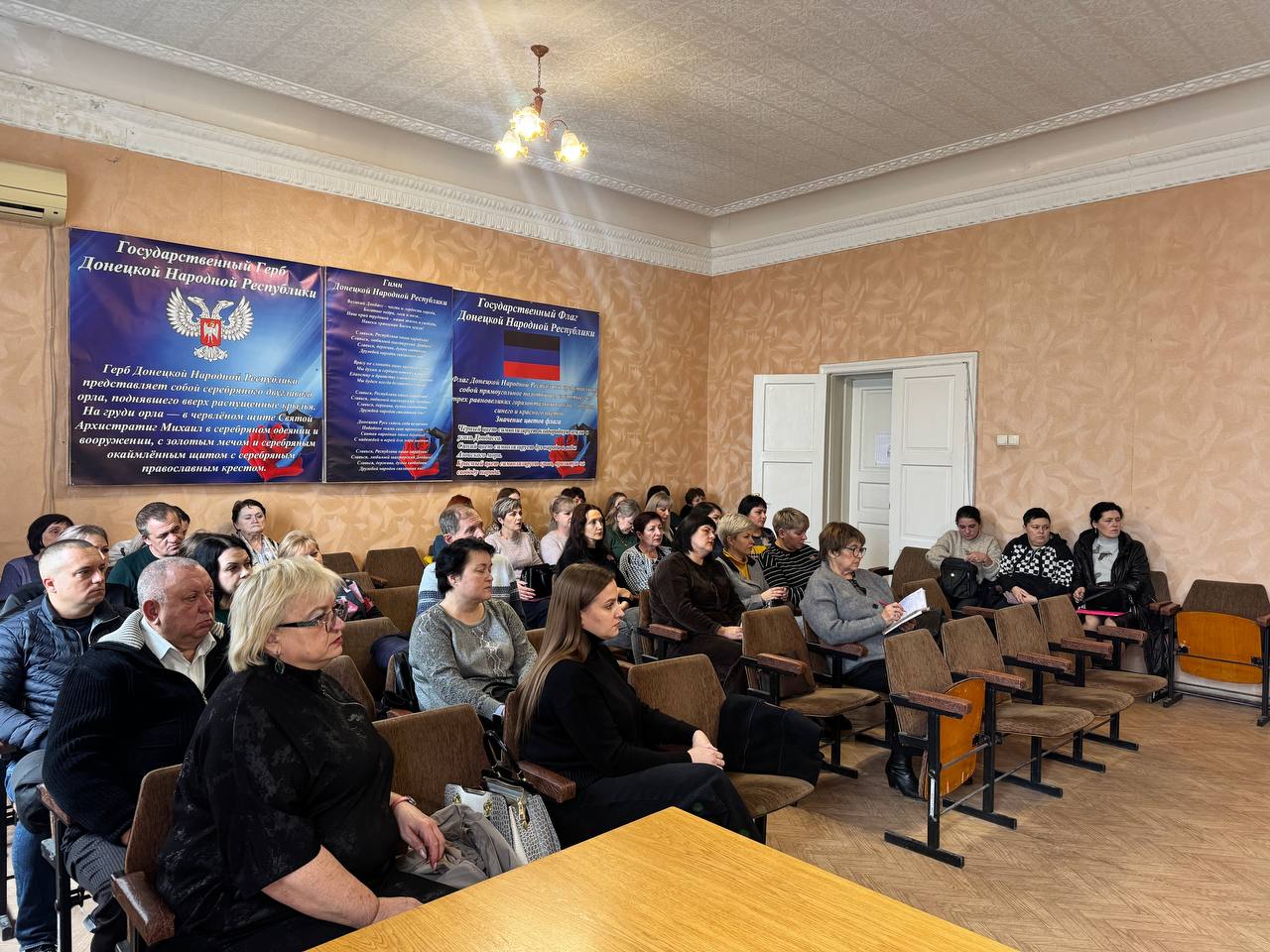 В Снежном прошла конференция Снежнянского местного отделения партии "Единая Россия" В Снежном прошла конференция Снежнянского местного отделения партии "Единая Россия"