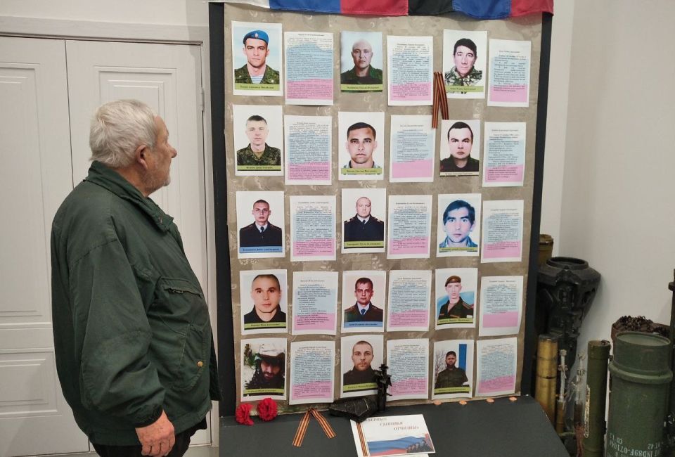 21 ноября 2025г. накануне Международного праздника Дня сыновей, в Волновахском окружном историко-краеведческом музее проходит выставка «Верные сыновья Отчизны» 21 ноября 2025г. накануне Международного праздника Дня сыновей, в Волновахском окружном историко-краеведческом музее проходит выставка «Верные сыновья Отчизны»