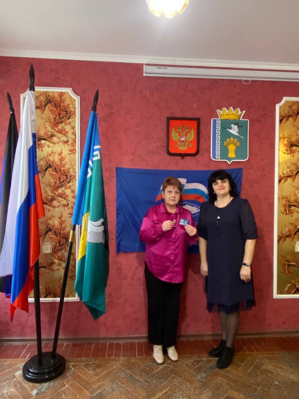 В Мангушском местном отделении Всероссийской политической партии «Единая Россия» состоялась торжественная церемония вручения партийных билетов новым членам партии В Мангушском местном отделении Всероссийской политической партии «Единая Россия» состоялась торжественная церемония вручения партийных билетов новым членам партии