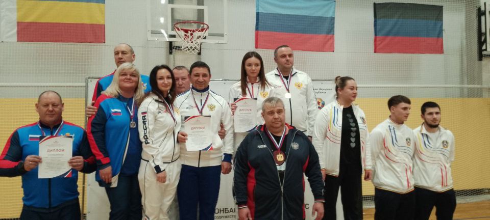 За пределами зала судебного заседания