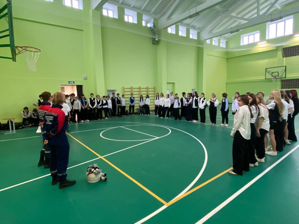 «Школа антитеррора». Студенты-спасатели Донецкого РО ВСКС провели практические занятия для учащихся мариупольских школ №68, №14 и №59 «Школа антитеррора». Студенты-спасатели Донецкого РО ВСКС провели практические занятия для учащихся мариупольских школ №68, №14 и №59