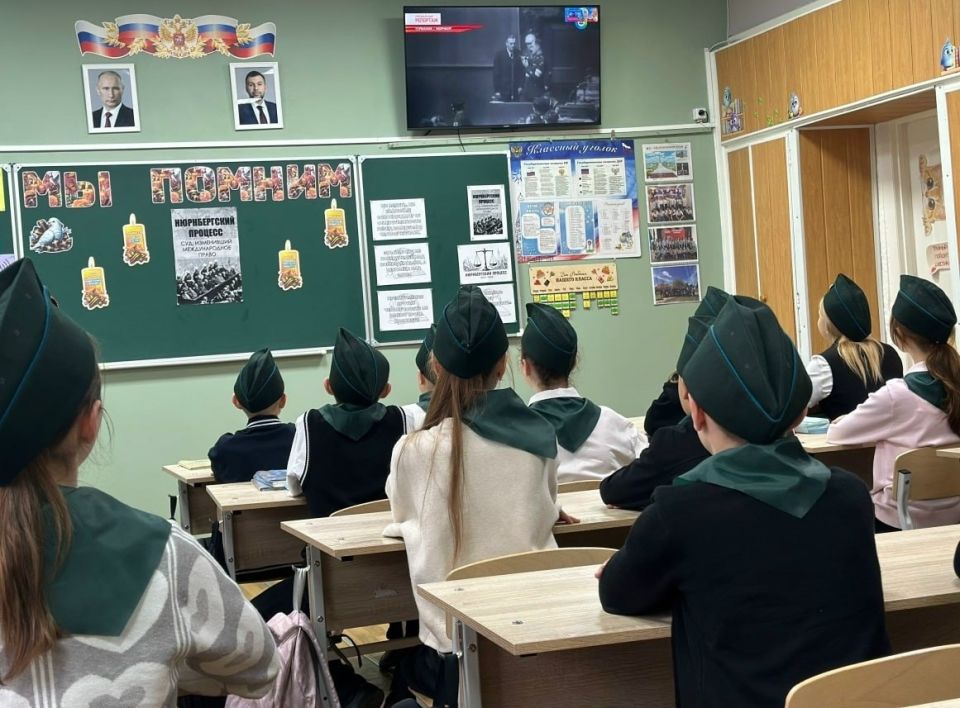 В школах Шахтерского округа состоялись классные часы, посвященные Дню начала Нюрнбергского процесса В школах Шахтерского округа состоялись классные часы, посвященные Дню начала Нюрнбергского процесса