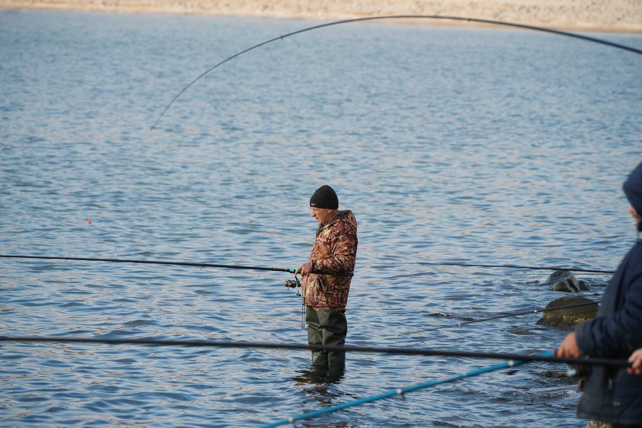 «Золотой» осенний клев: На Песчаном пляже Мариуполя рыбацкий бум по вылову азовских деликатесов «Золотой» осенний клев: На Песчаном пляже Мариуполя рыбацкий бум по вылову азовских деликатесов