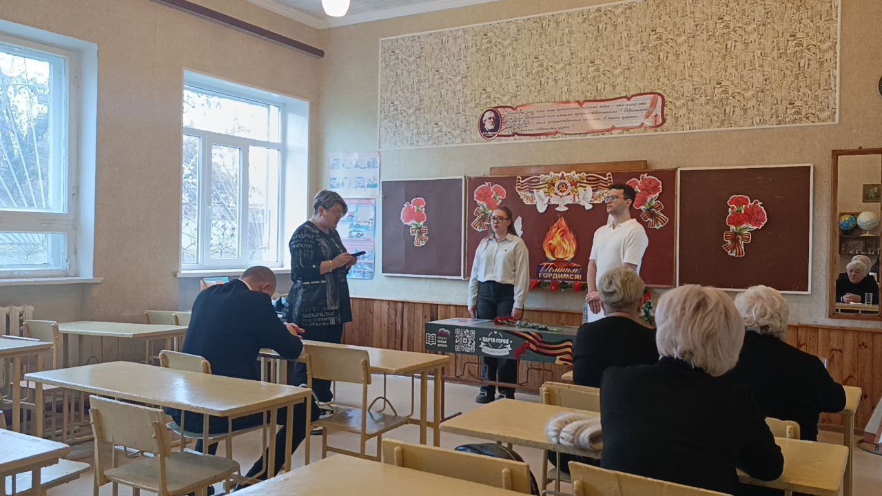 В Горловке состоялось торжественное открытие «Парты Героя» В Горловке состоялось торжественное открытие «Парты Героя»