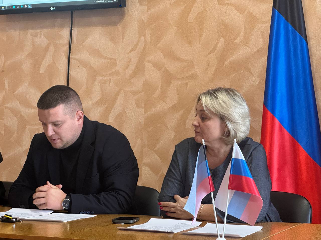 В Снежном прошла конференция Снежнянского местного отделения партии "Единая Россия" В Снежном прошла конференция Снежнянского местного отделения партии "Единая Россия"