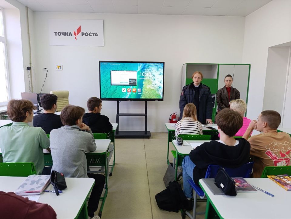 С целью профилактики преступности, а также других правонарушений, совершаемых несовершеннолетними, в период с 14 по 20 ноября 2025 года в классах ГБОУ «Школа № 2 Амвросиевского м.о.», ГБОУ «Школа № 4 Амвросиевского м.о.»... С целью профилактики преступности, а также других правонарушений, совершаемых несовершеннолетними, в период с 14 по 20 ноября 2025 года в классах ГБОУ «Школа № 2 Амвросиевского м.о.», ГБОУ «Школа № 4 Амвросиевского м.о.»...