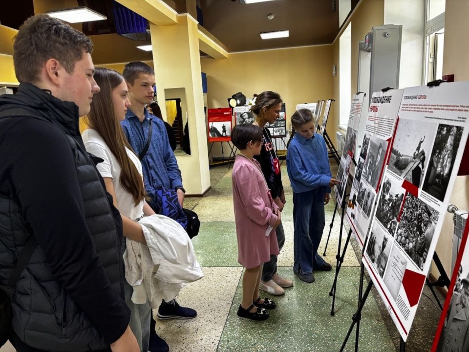 В ДНР продолжает работу выставка «Они снимали войну», приуроченная к 80-летию Великой Победы