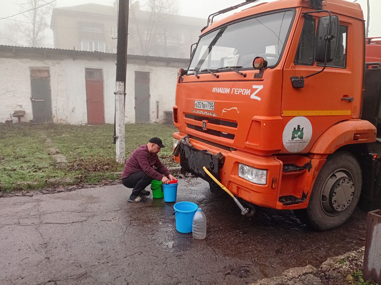 Сегодня, 21 ноября, в Кировском внутригородском районе, согласно поступившим заявкам, был организован подвоз воды для жителей домов, в которые в установленный графиком день не поступила вода Сегодня, 21 ноября, в Кировском внутригородском районе, согласно поступившим заявкам, был организован подвоз воды для жителей домов, в которые в установленный графиком день не поступила вода