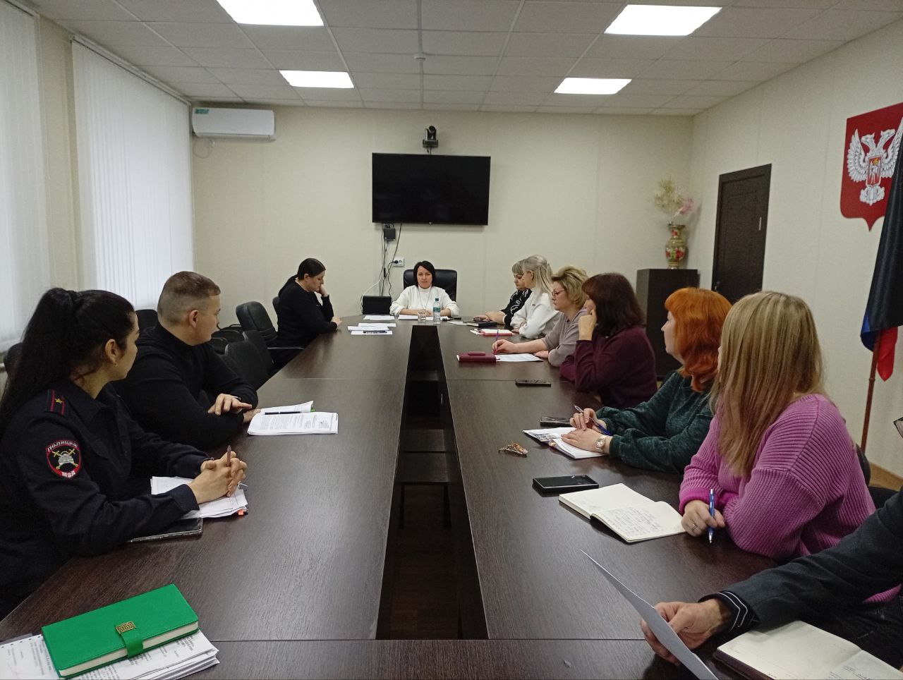 Состоялось очередное заседание комиссии по делам несовершеннолетних и защите их прав муниципального образования Волновахский МО