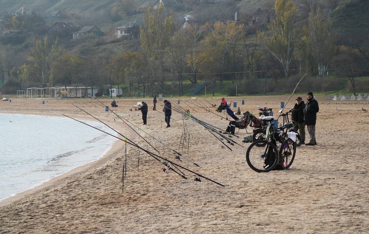 «Золотой» осенний клев: На Песчаном пляже Мариуполя рыбацкий бум по вылову азовских деликатесов «Золотой» осенний клев: На Песчаном пляже Мариуполя рыбацкий бум по вылову азовских деликатесов