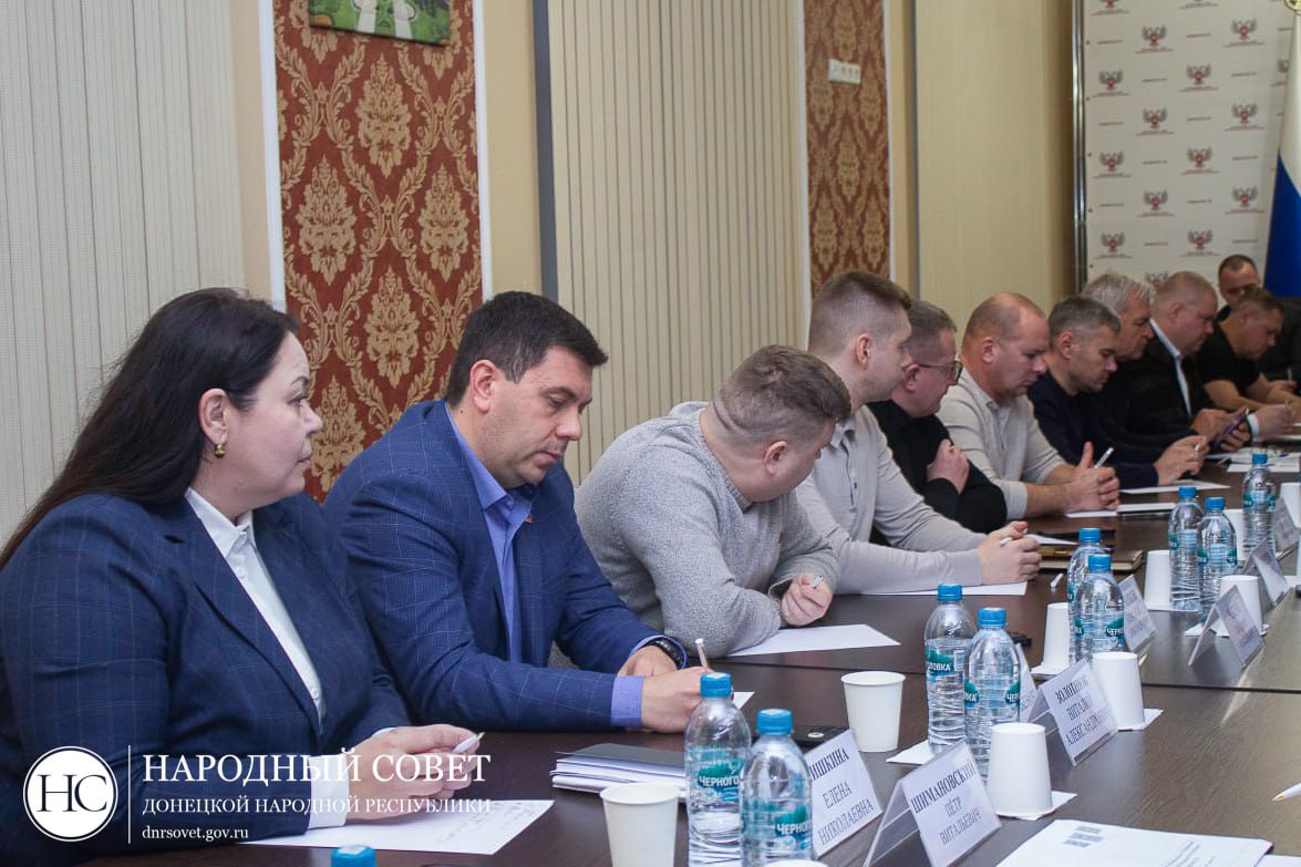 Константин Кузьмин: Провел рабочее совещание с Президиумом Народного Совета и председателями комитетов парламента Константин Кузьмин: Провел рабочее совещание с Президиумом Народного Совета и председателями комитетов парламента