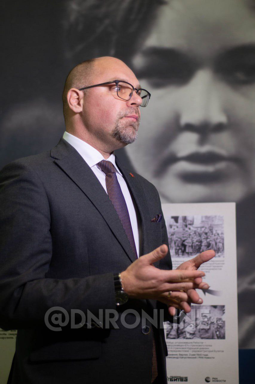 В военно-историческом музее Великой Отечественной войны представили выставочный проект «Отражение: 1941-1945», рассказывающий о фронтовых кино- и фотокорреспондентах, военных журналистах, работниках радио и художниках... В военно-историческом музее Великой Отечественной войны представили выставочный проект «Отражение: 1941-1945», рассказывающий о фронтовых кино- и фотокорреспондентах, военных журналистах, работниках радио и художниках...