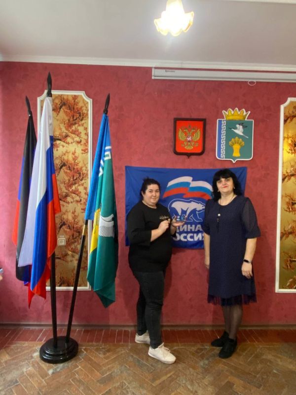 В Мангушском местном отделении Всероссийской политической партии «Единая Россия» состоялась торжественная церемония вручения партийных билетов новым членам партии В Мангушском местном отделении Всероссийской политической партии «Единая Россия» состоялась торжественная церемония вручения партийных билетов новым членам партии
