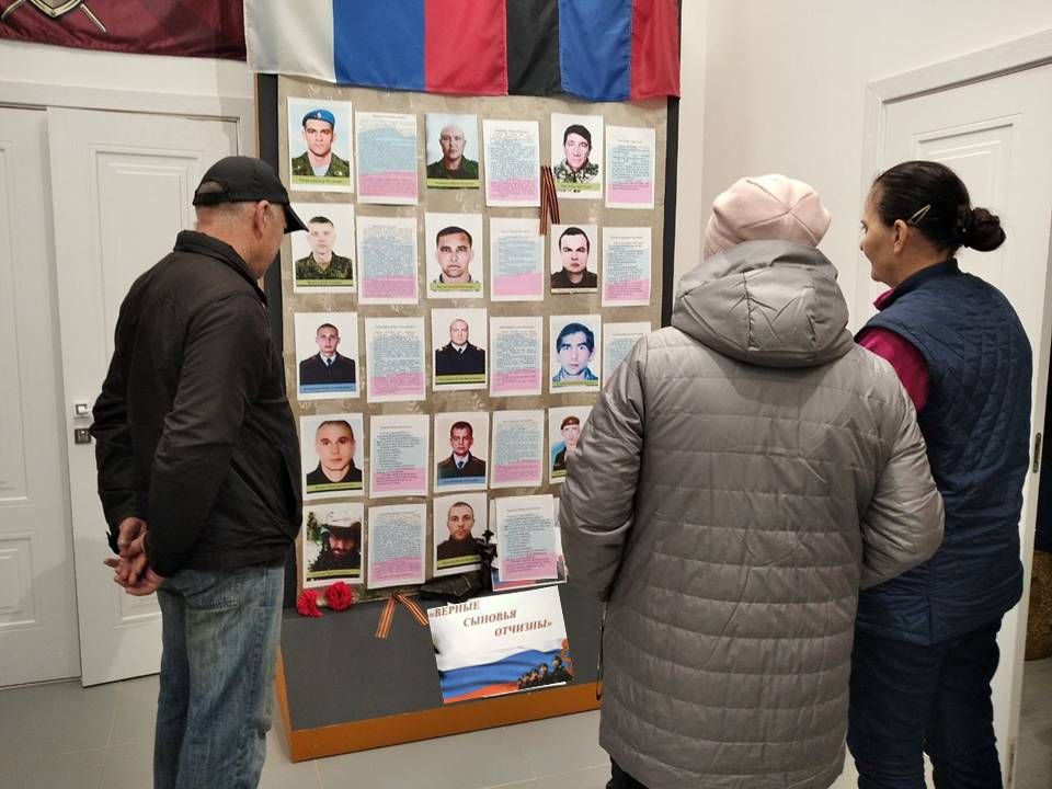 21 ноября 2025г. накануне Международного праздника Дня сыновей, в Волновахском окружном историко-краеведческом музее проходит выставка «Верные сыновья Отчизны» 21 ноября 2025г. накануне Международного праздника Дня сыновей, в Волновахском окружном историко-краеведческом музее проходит выставка «Верные сыновья Отчизны»