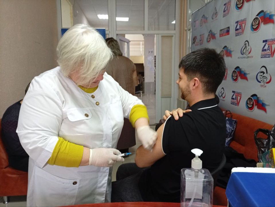 Константин Зинченко: В Волновахе продолжается вакцинация от гриппа Константин Зинченко: В Волновахе продолжается вакцинация от гриппа