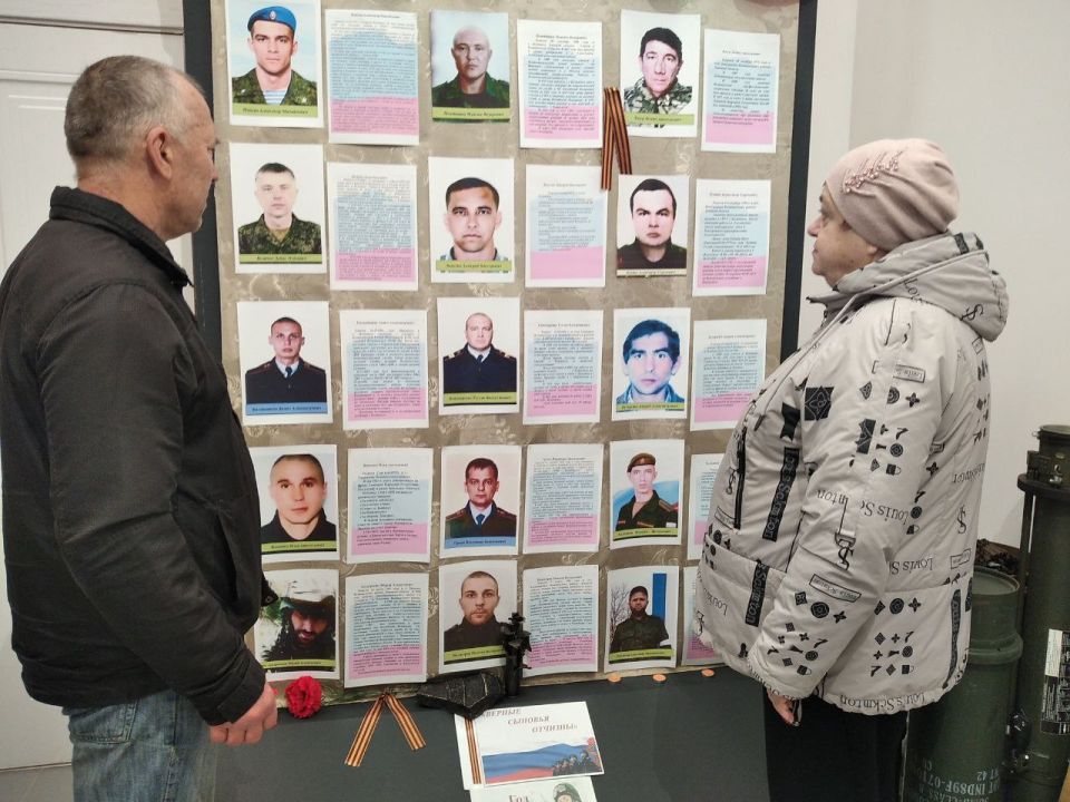 21 ноября 2025г. накануне Международного праздника Дня сыновей, в Волновахском окружном историко-краеведческом музее проходит выставка «Верные сыновья Отчизны» 21 ноября 2025г. накануне Международного праздника Дня сыновей, в Волновахском окружном историко-краеведческом музее проходит выставка «Верные сыновья Отчизны»