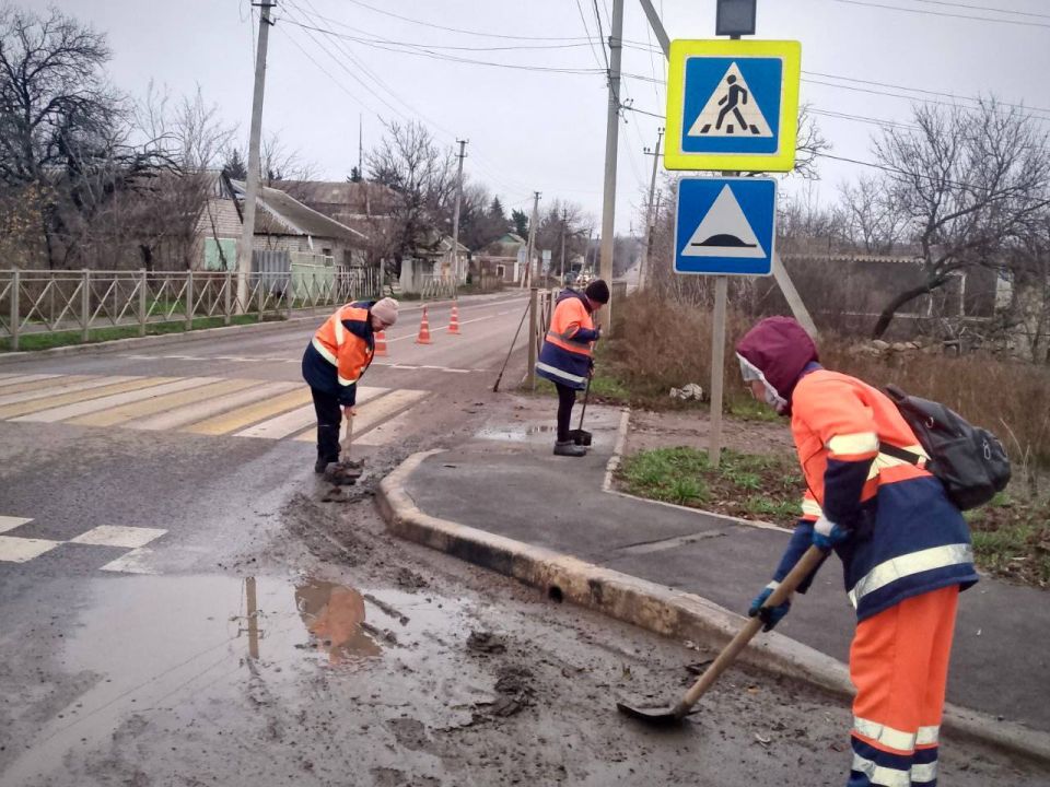 Ещё на четырех автомобильных дорогах установили новые дорожные знаки Ещё на четырех автомобильных дорогах установили новые дорожные знаки