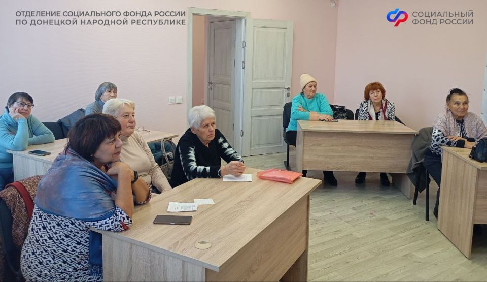 В Центре общения старшего поколения в Волновахе прошел урок финансовой грамотности по защите личных данных В Центре общения старшего поколения в Волновахе прошел урок финансовой грамотности по защите личных данных