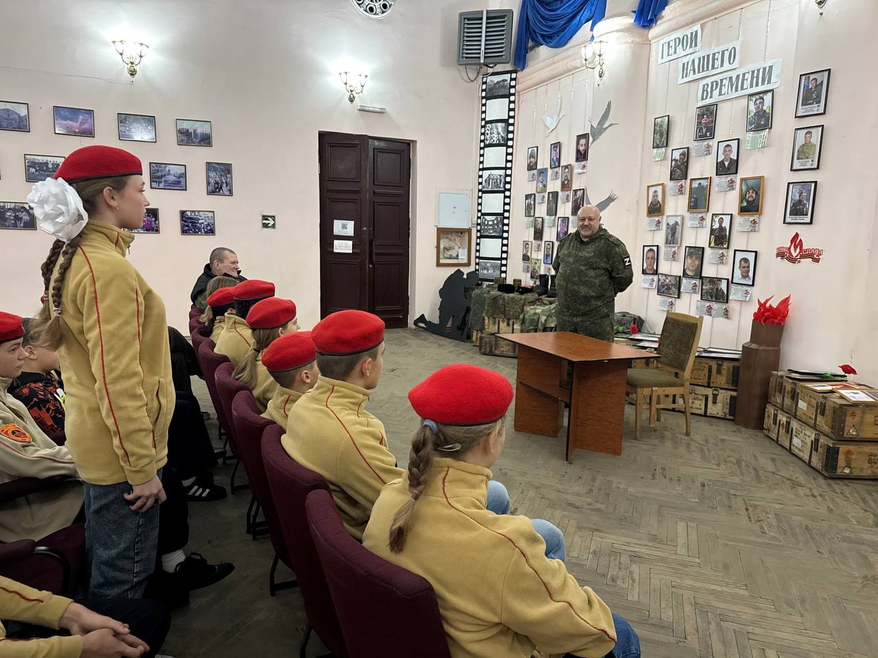 Ветераны-защитники Родины провели урок мужества