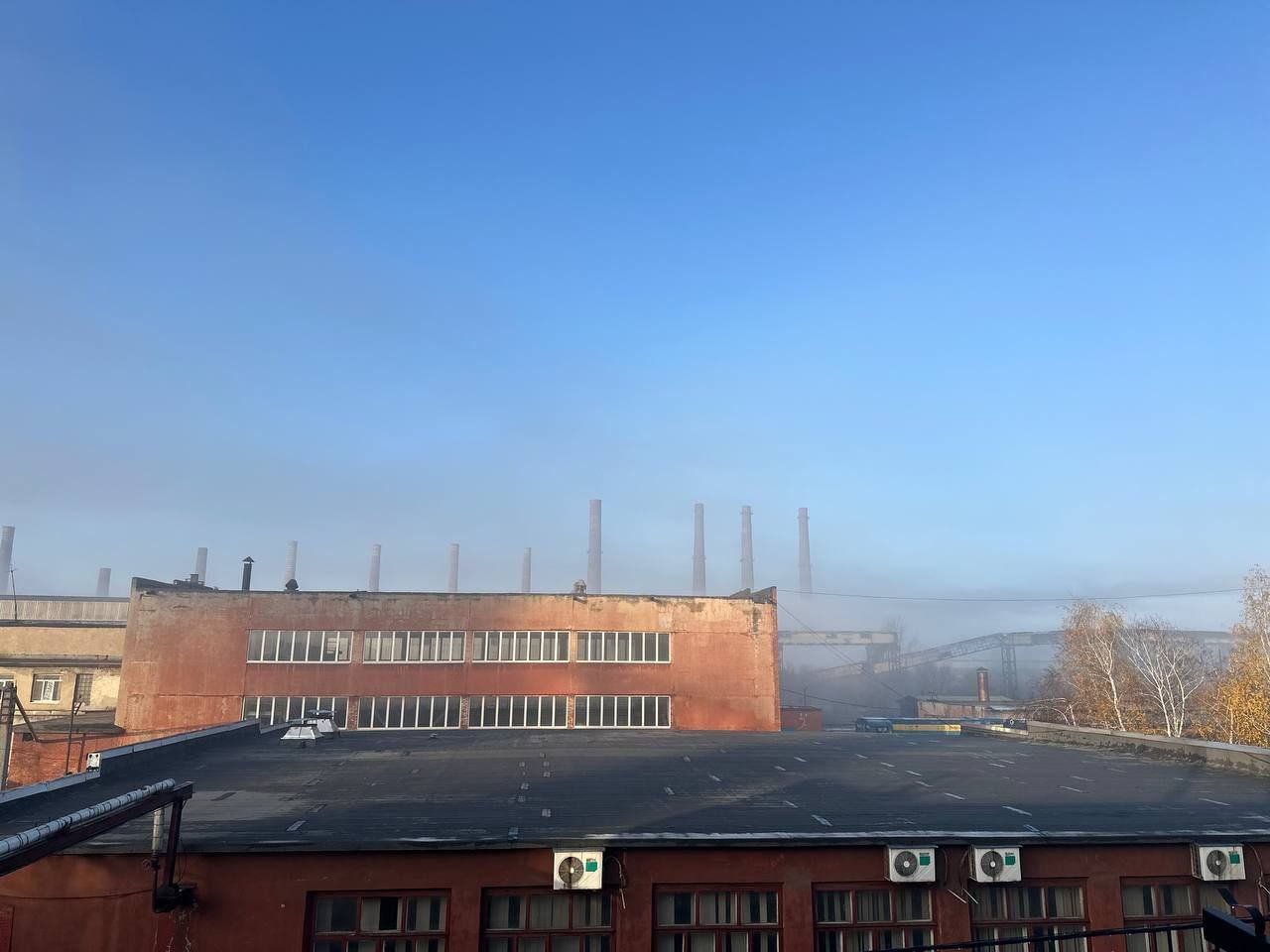 На Макеевкоксе завершены работы по замене кровельного покрытия здания столовой цеха питания и торговли На Макеевкоксе завершены работы по замене кровельного покрытия здания столовой цеха питания и торговли