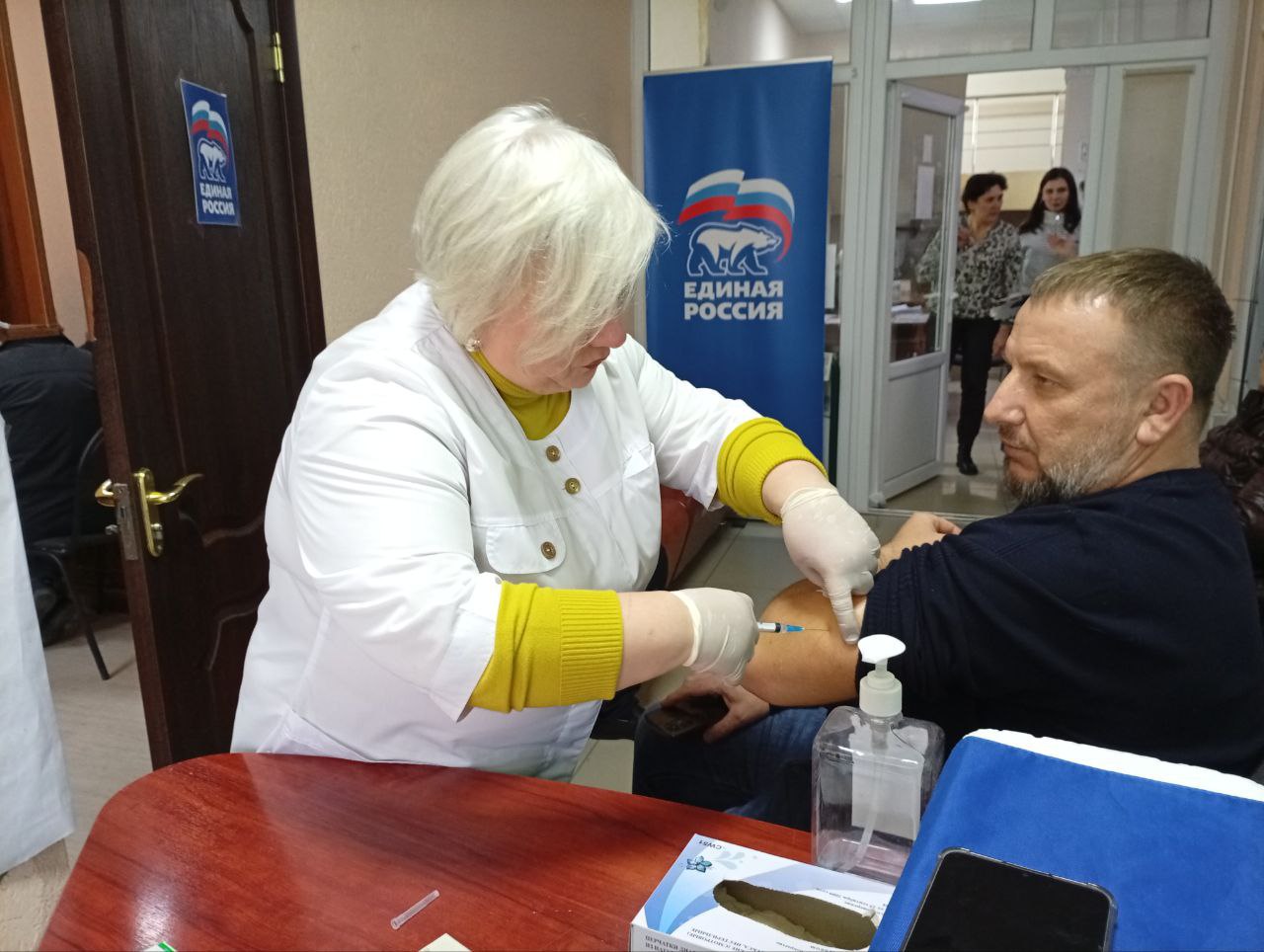 Константин Зинченко: В Волновахе продолжается вакцинация от гриппа Константин Зинченко: В Волновахе продолжается вакцинация от гриппа