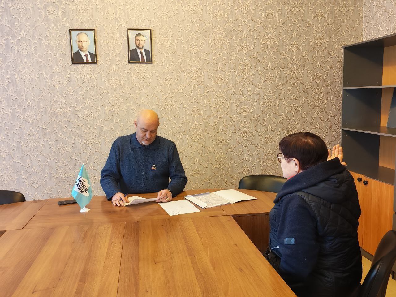 Провел прием граждан в Торезе