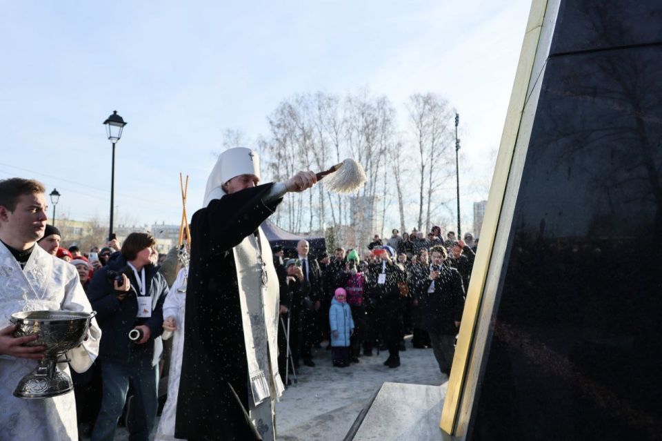 Артём Жога: Открыли в Челябинске скульптурную композицию "Собор Архистратига Михаила" Артём Жога: Открыли в Челябинске скульптурную композицию "Собор Архистратига Михаила"