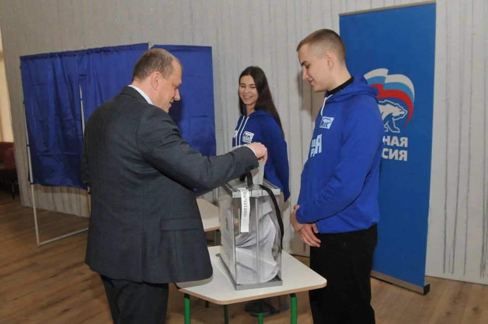 Антон Кольцов: Принял полномочия секретаря Местного отделения ВПП "Единая Россия" Антон Кольцов: Принял полномочия секретаря Местного отделения ВПП "Единая Россия"