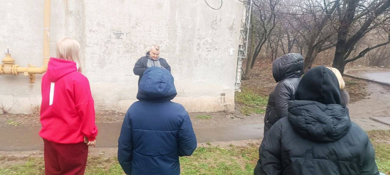 Сегодня, 21 ноября в Червоногвардейском районе состоялась встреча лидера общественного мнения Юрия Сирош с жителями жилого массива Горького на придомовой территории у дома № 6 по улице Чубаря