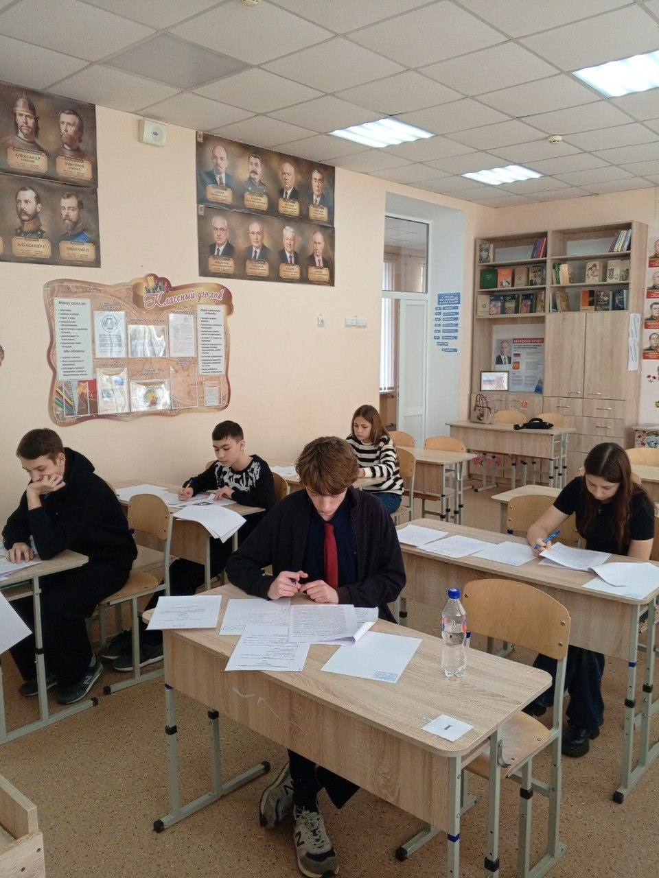 В Мангушском округе прошел муниципальный этап Всероссийской олимпиады школьников по обществознанию В Мангушском округе прошел муниципальный этап Всероссийской олимпиады школьников по обществознанию