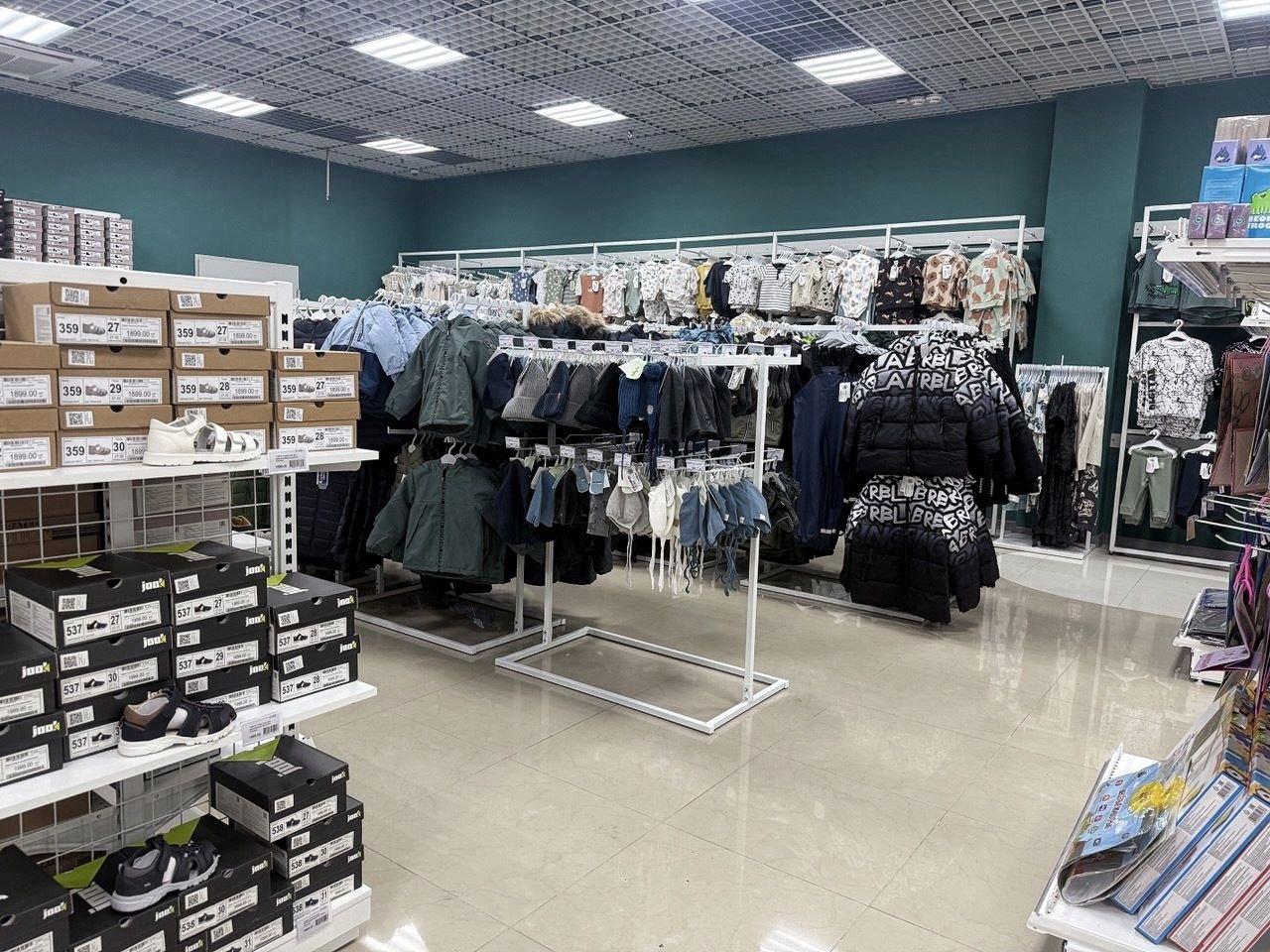 Наталья Козина, заместитель министра промышленности и торговли ДНР, приняла участие в открытии магазина Семья ДЕТИ Наталья Козина, заместитель министра промышленности и торговли ДНР, приняла участие в открытии магазина Семья ДЕТИ