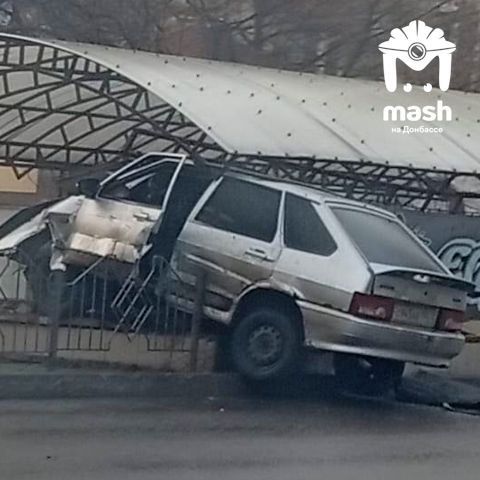 Чересчур амбициозный водила "Лады" протаранил подземный переход на пересечении Ленина и Московской в Макеевке Чересчур амбициозный водила "Лады" протаранил подземный переход на пересечении Ленина и Московской в Макеевке