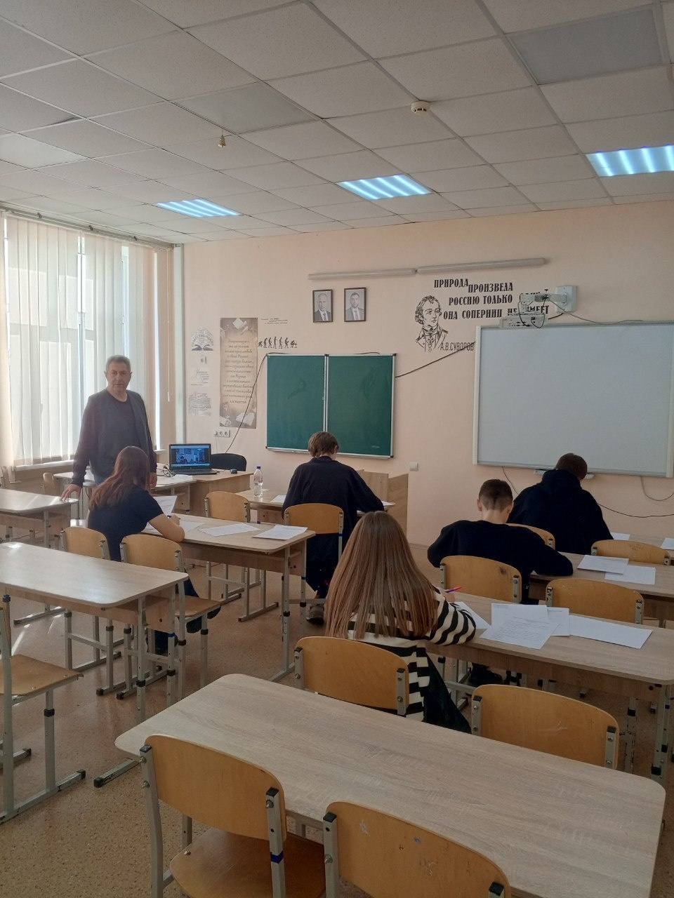 В Мангушском округе прошел муниципальный этап Всероссийской олимпиады школьников по обществознанию