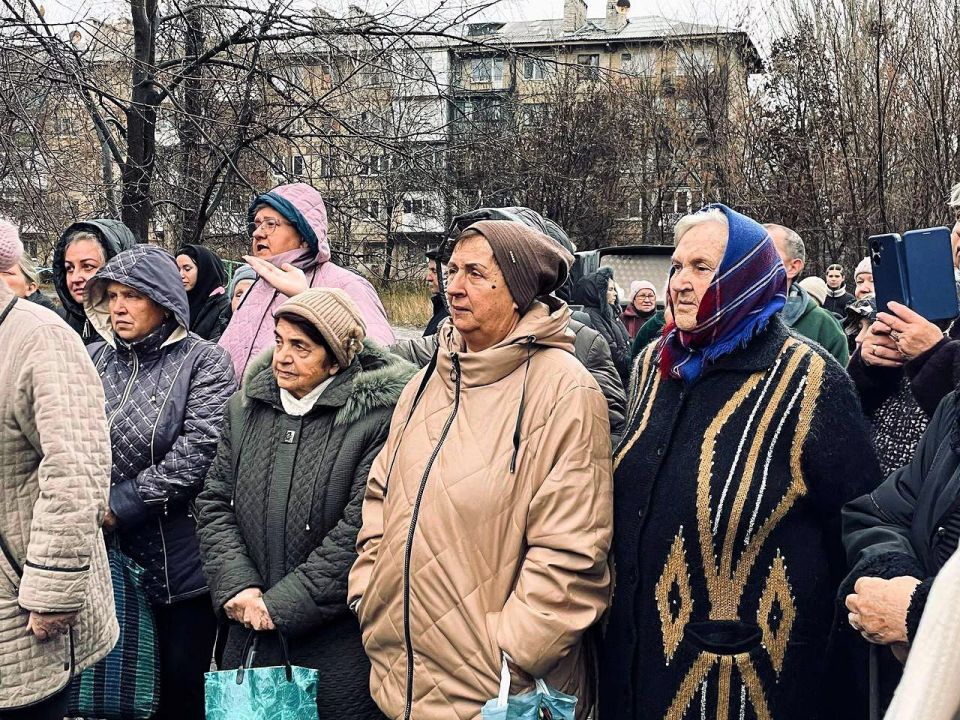 Депутаты фракции «Единая Россия» в Народном Совете провели сход граждан в Червоногвардейском районе Макеевки Депутаты фракции «Единая Россия» в Народном Совете провели сход граждан в Червоногвардейском районе Макеевки
