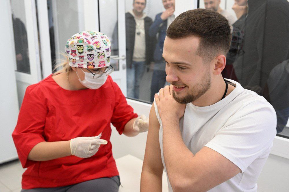 Денис Пушилин: Привили от гриппа уже 635,5 тысяч жителей Республики, в том числе более 187 тысяч детей Денис Пушилин: Привили от гриппа уже 635,5 тысяч жителей Республики, в том числе более 187 тысяч детей