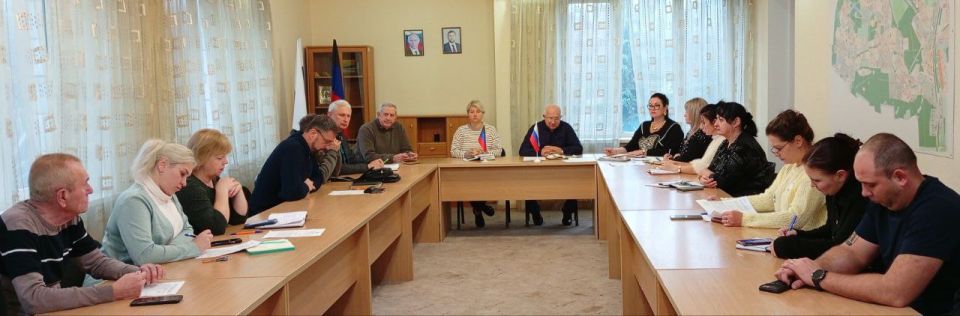 Депутат #Комитет_по_конституционному_законодательству_государственному_строительству_и_местному_самоуправлению Мирон Братковский принял участие в совещании с руководителями структур Петровского района Донецка Депутат #Комитет_по_конституционному_законодательству_государственному_строительству_и_местному_самоуправлению Мирон Братковский принял участие в совещании с руководителями структур Петровского района Донецка