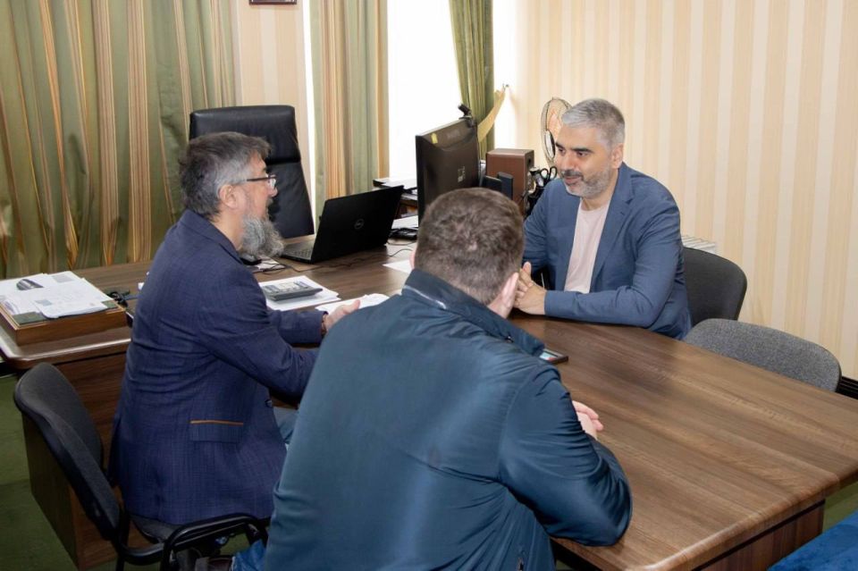 Алексей Дорофеев поздравил команды телеканалов «Первый Республиканский» и «Оплот» со Всемирным днем телевидения Алексей Дорофеев поздравил команды телеканалов «Первый Республиканский» и «Оплот» со Всемирным днем телевидения